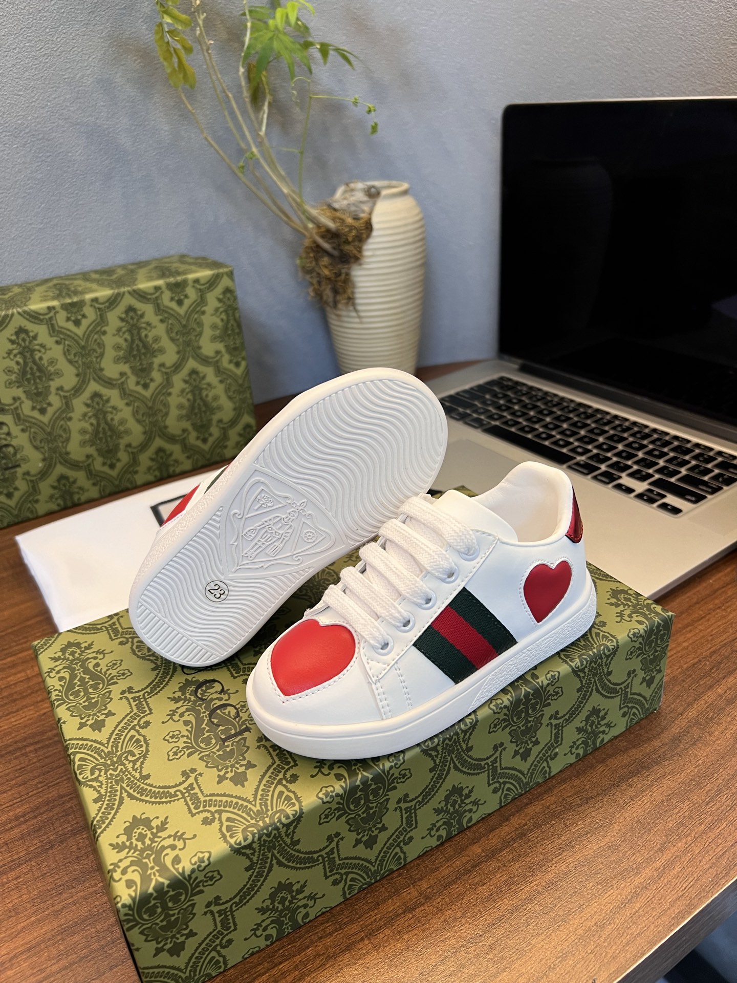 Children's shoes child